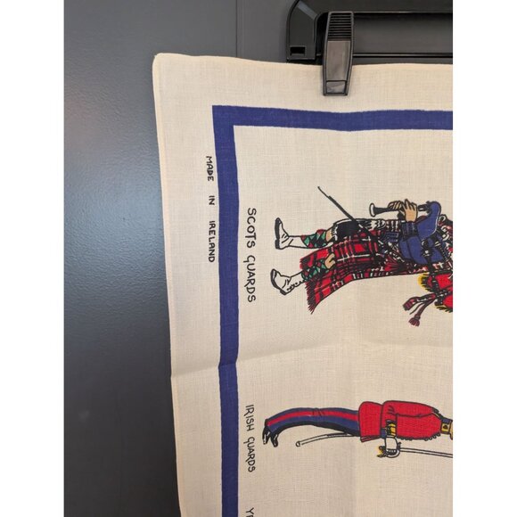 Vintage Mid Century Lamont Irish‎ Linen Souvenir Tea Towel - Royal Guards - Picture 3 of 7